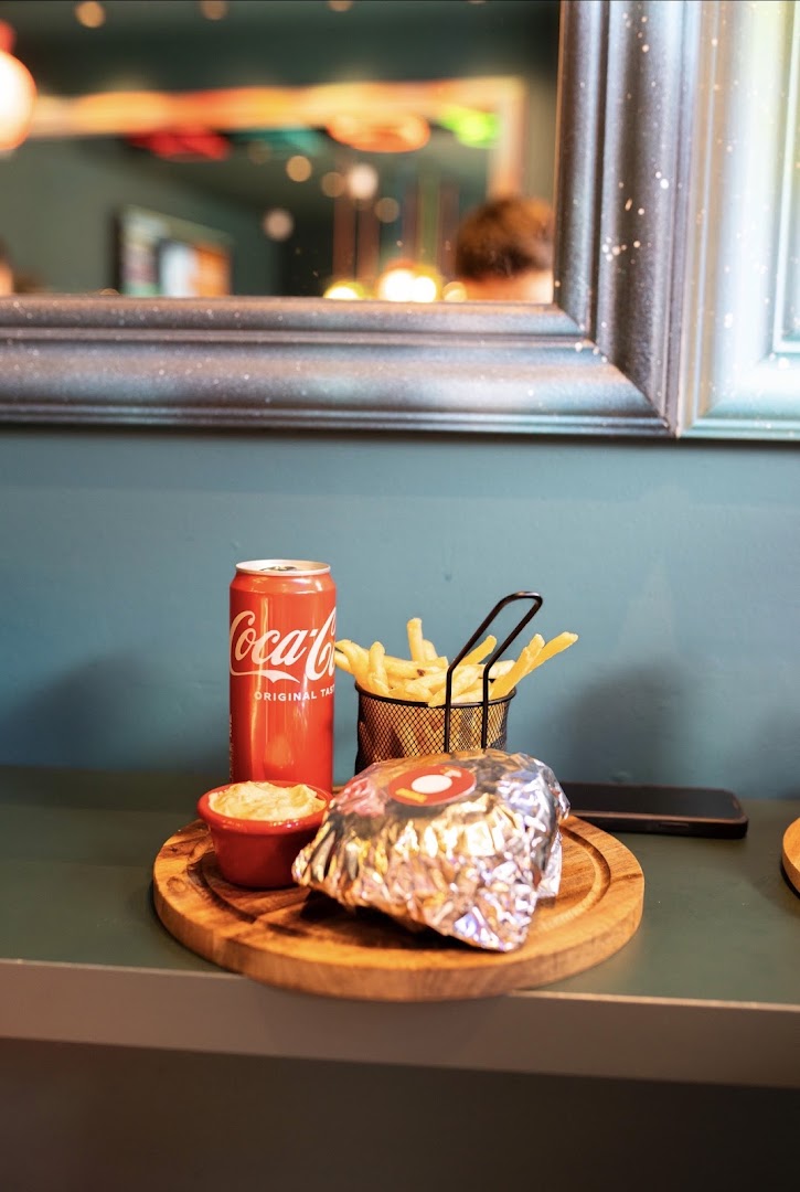 Press Burger Bar Niš: appetizing food presentation and atmosphere