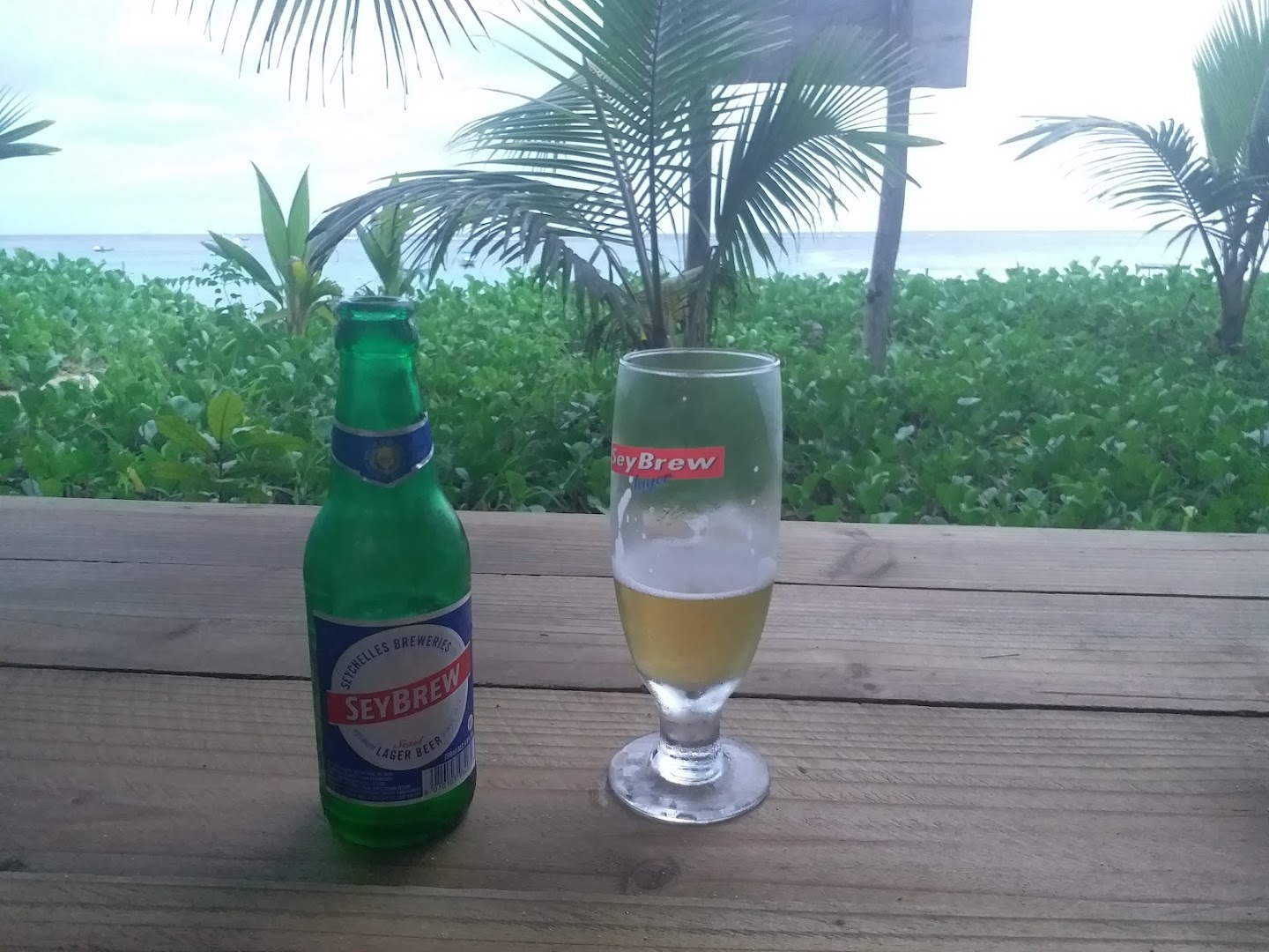 Les Dauphins Heureux Cafe Restaurant: appealing drink photo at venue