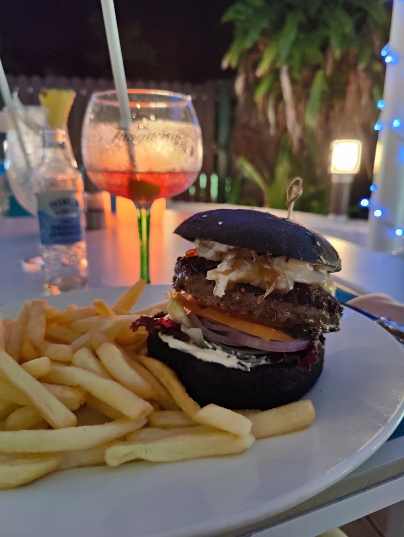 Gecko Bar: appetizing food and drink photo