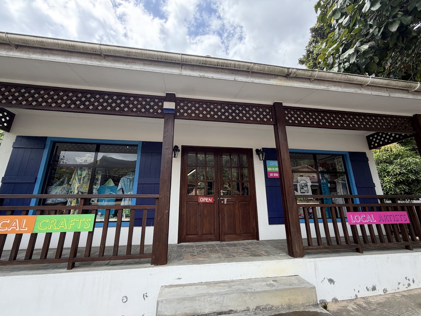 Island Gallery Seychelles: clear exterior view of gallery