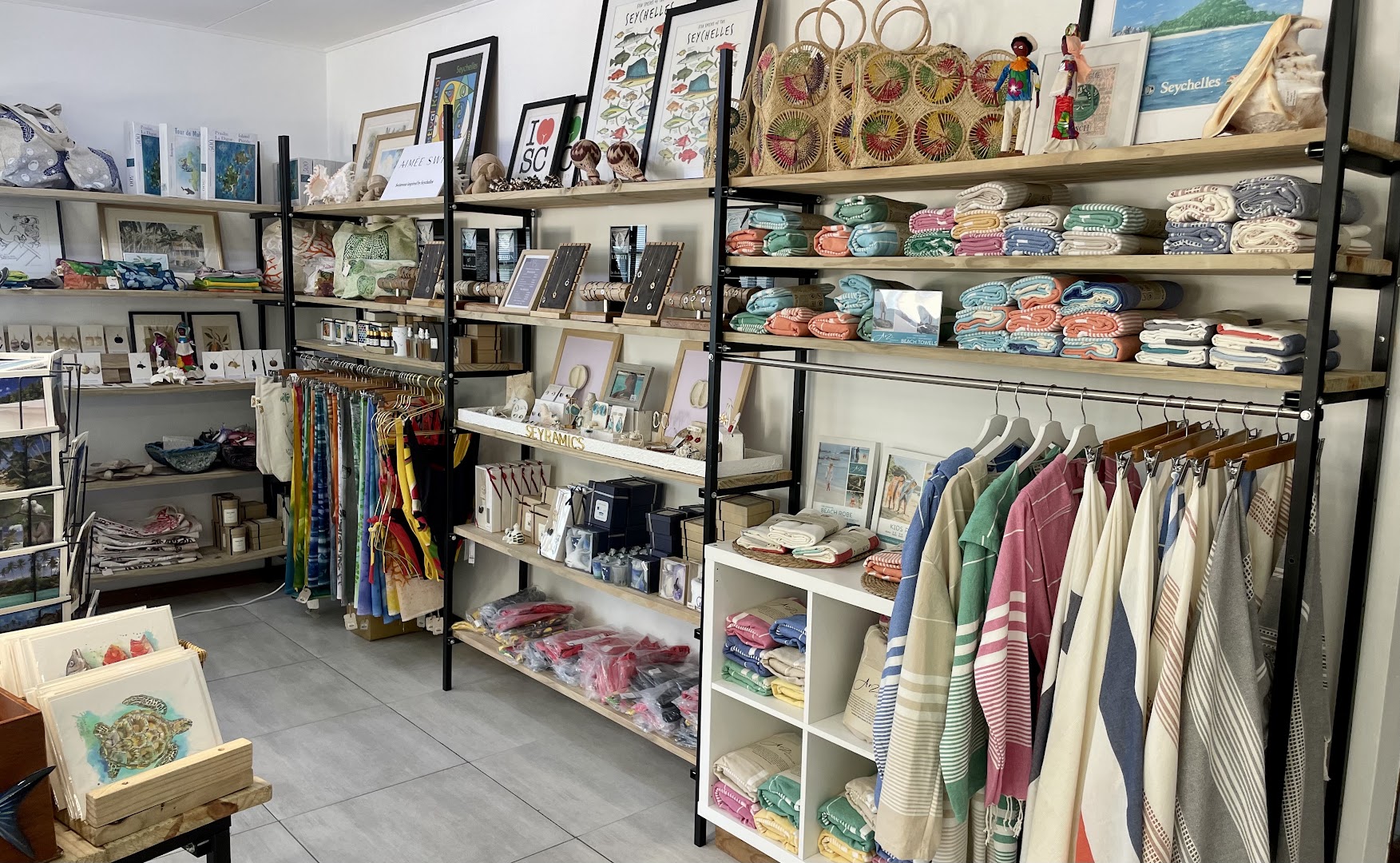 Koral Souvenir Boutique: clear display of shop products