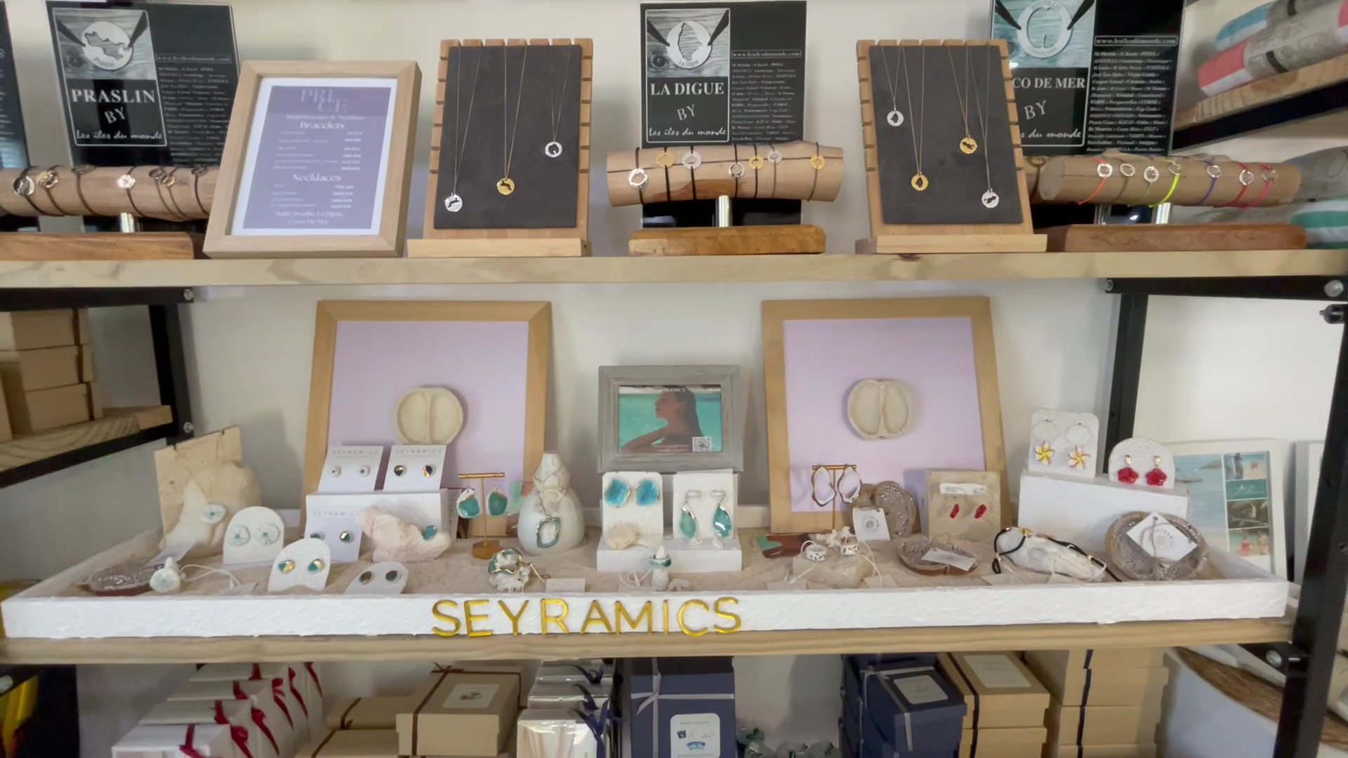 Koral Souvenir Boutique: clear display of shop products