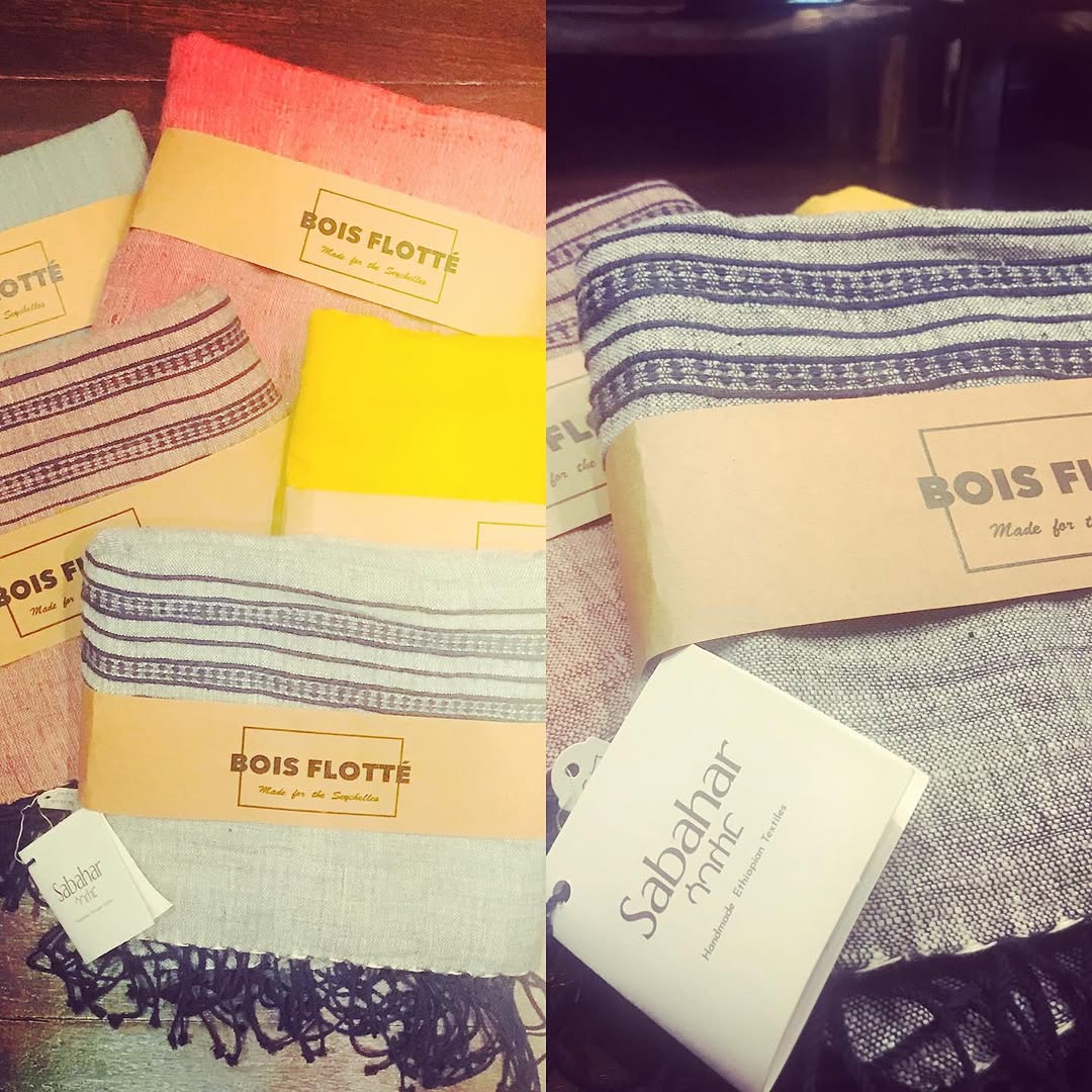 Bois Flotté Boutique & Souvenir: clear display of shop products