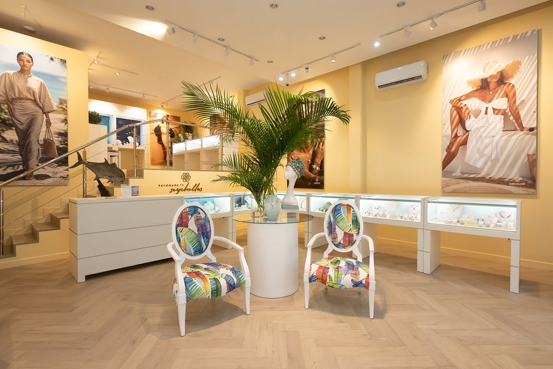 Kreolor Victoria Boutique: professional, inviting shop interior display