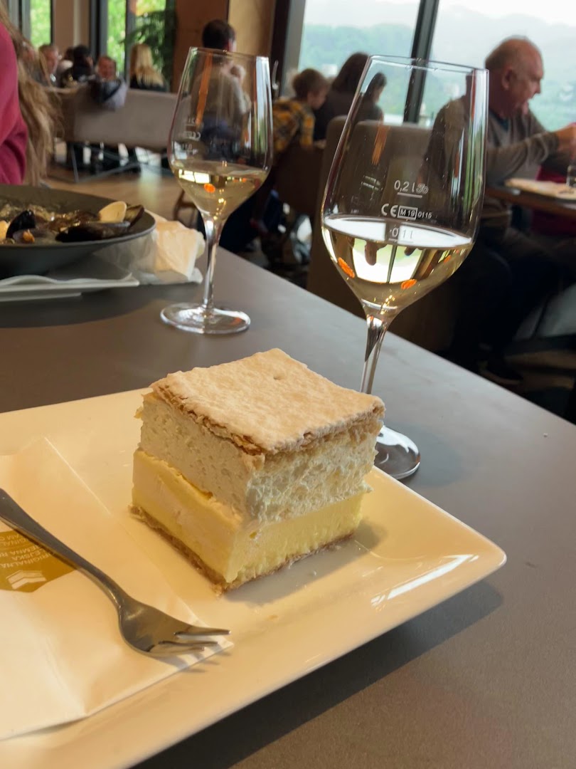 Kavarna Park: appetizing food and drink presentation