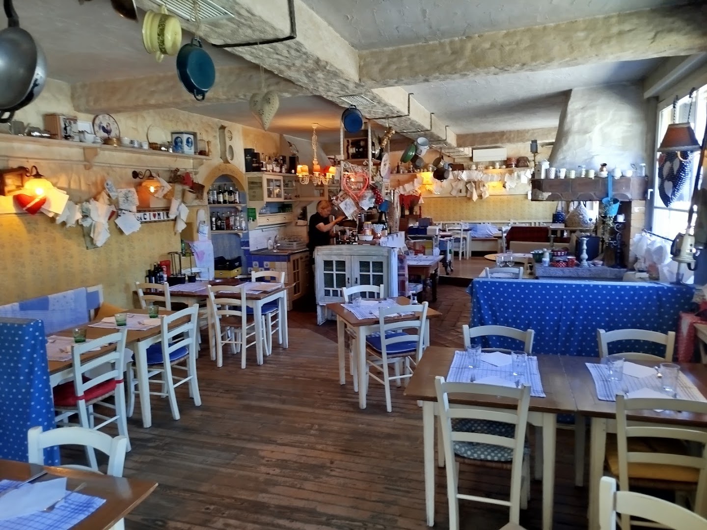 Oštarija Peglez'n: clear photo of restaurant interior
