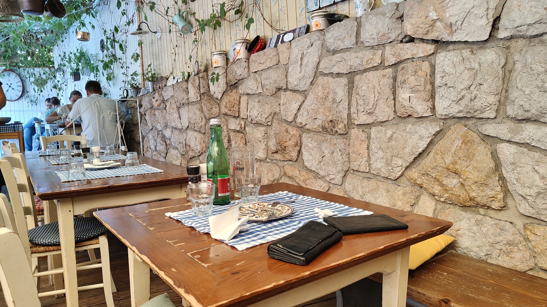 Oštarija Peglez'n: restaurant interior and atmosphere