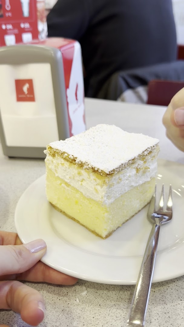 Slaščičarna Šmon: appetizing photo of served dessert