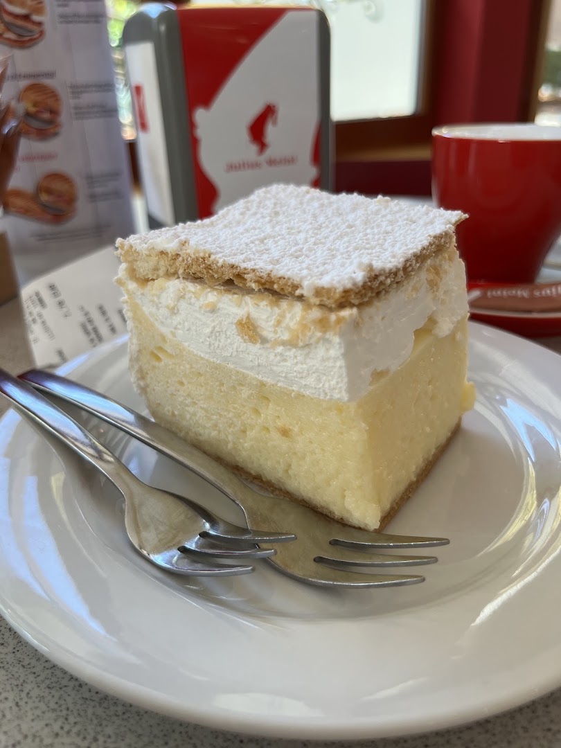 Slaščičarna Šmon: appetizing photo of signature dessert