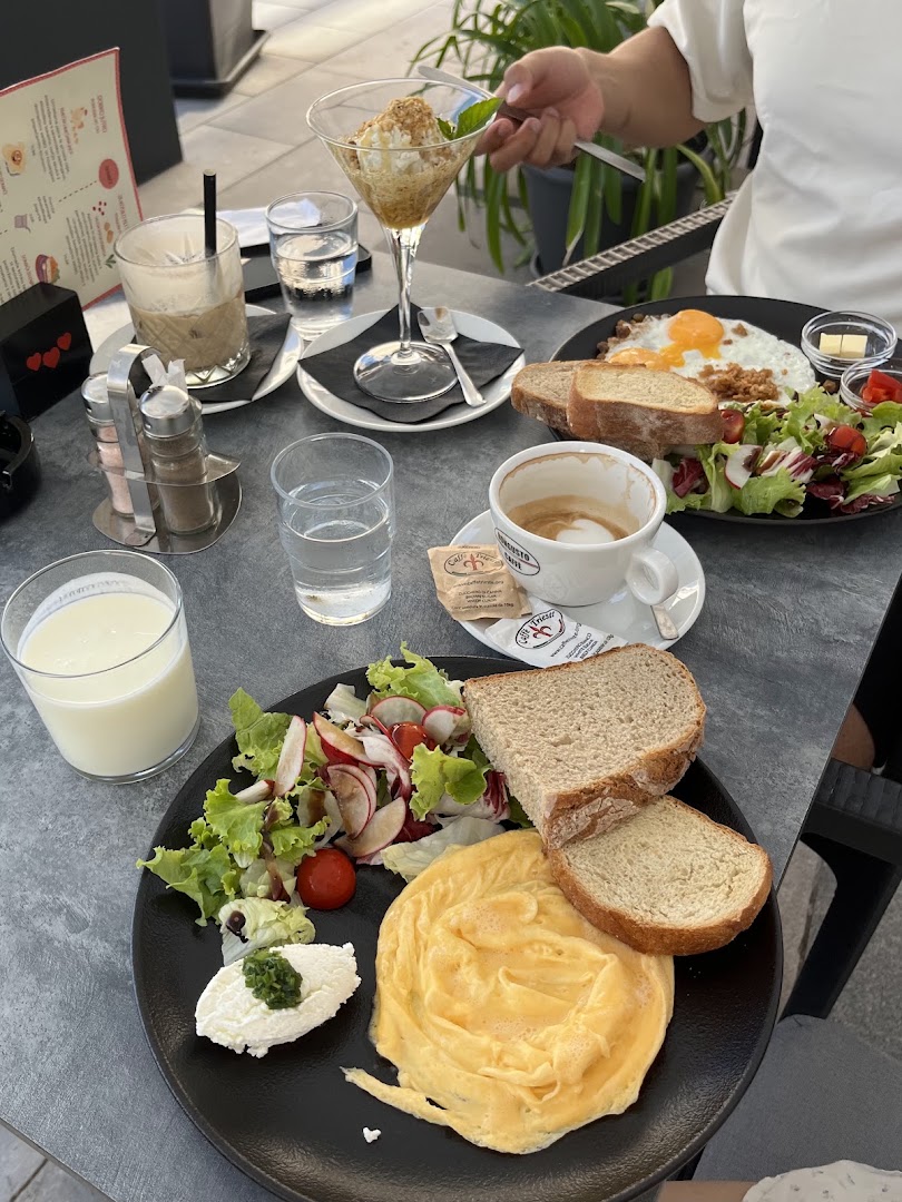 Bar Gouf: appetizing photo of breakfast spread