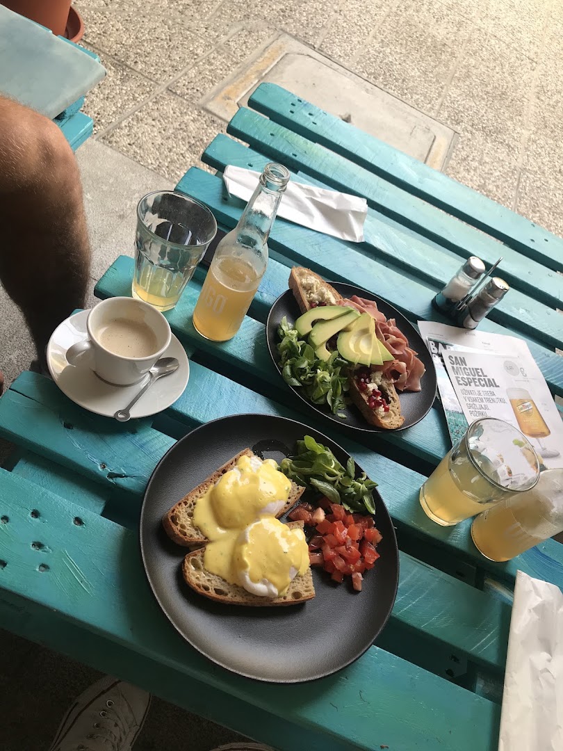 Bar Gouf: appetizing food and drink photo