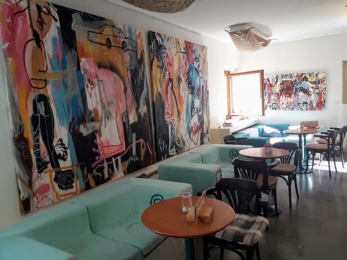 Bar Gouf: venue atmosphere and interior