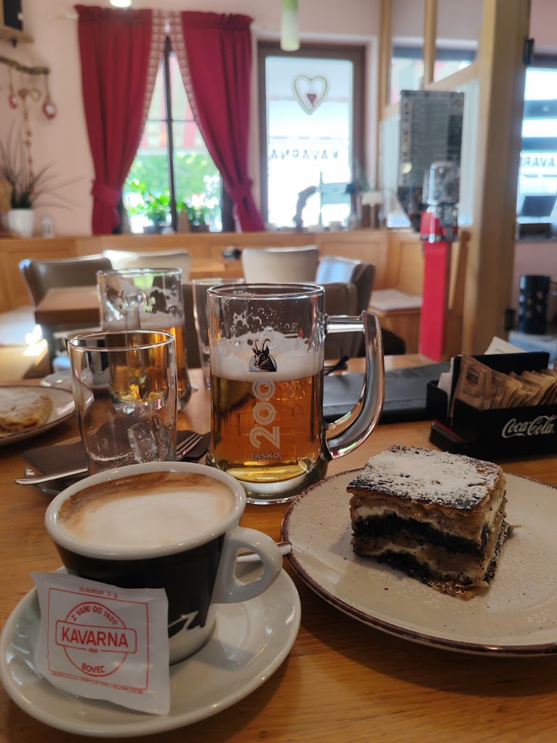 Kavarna 1920: appetizing food and drink presentation