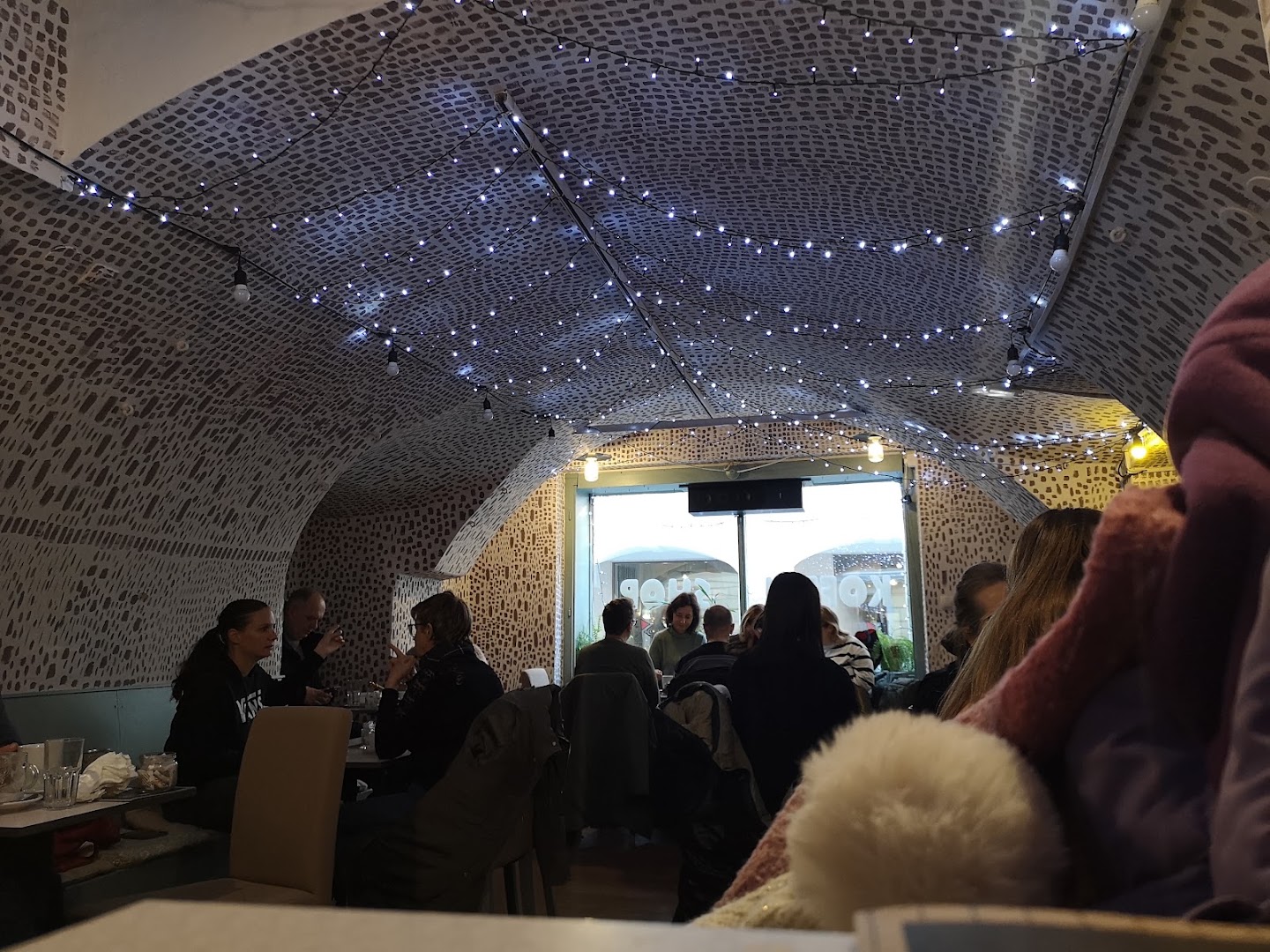 Kofe-in: inviting venue atmosphere