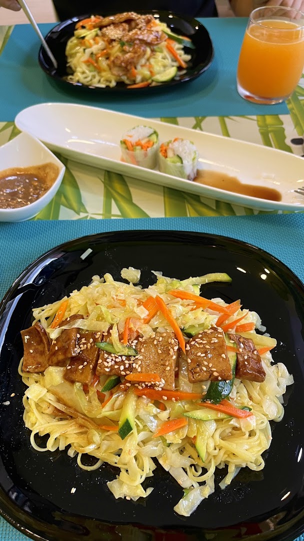 Wok & Roll Celje: clear, appetizing food photography