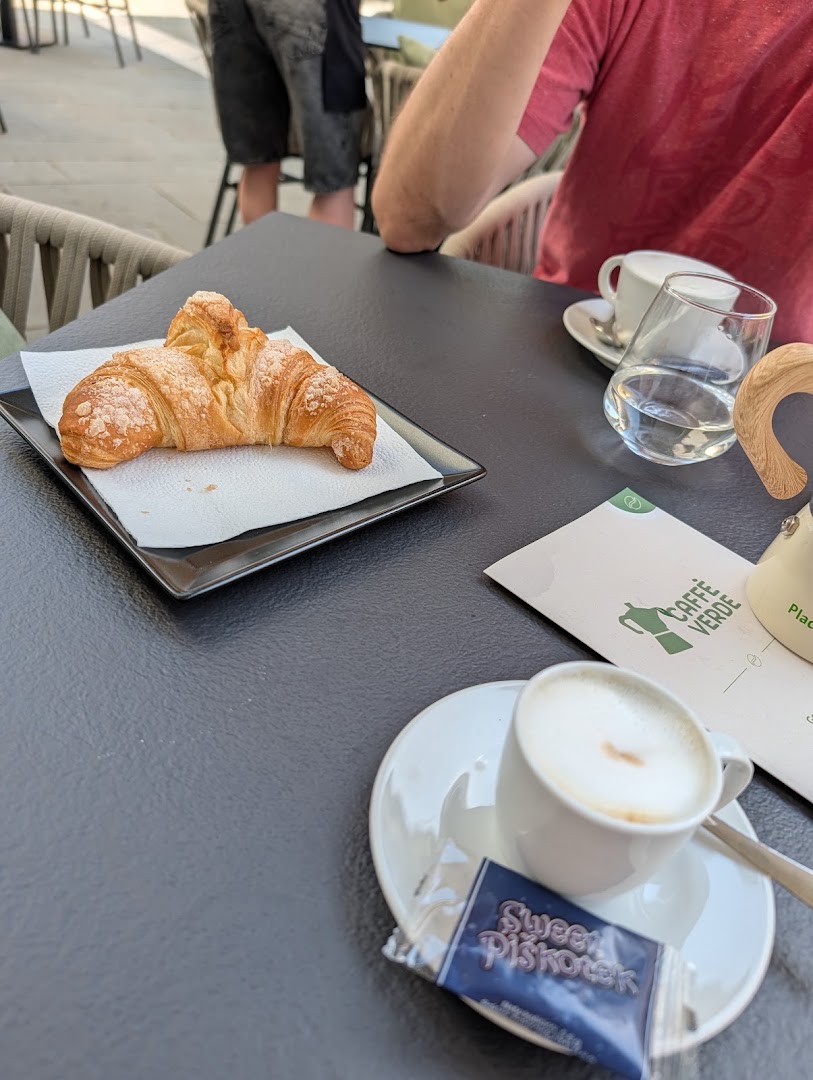 Caffè Verde: appetizing photo of breakfast items