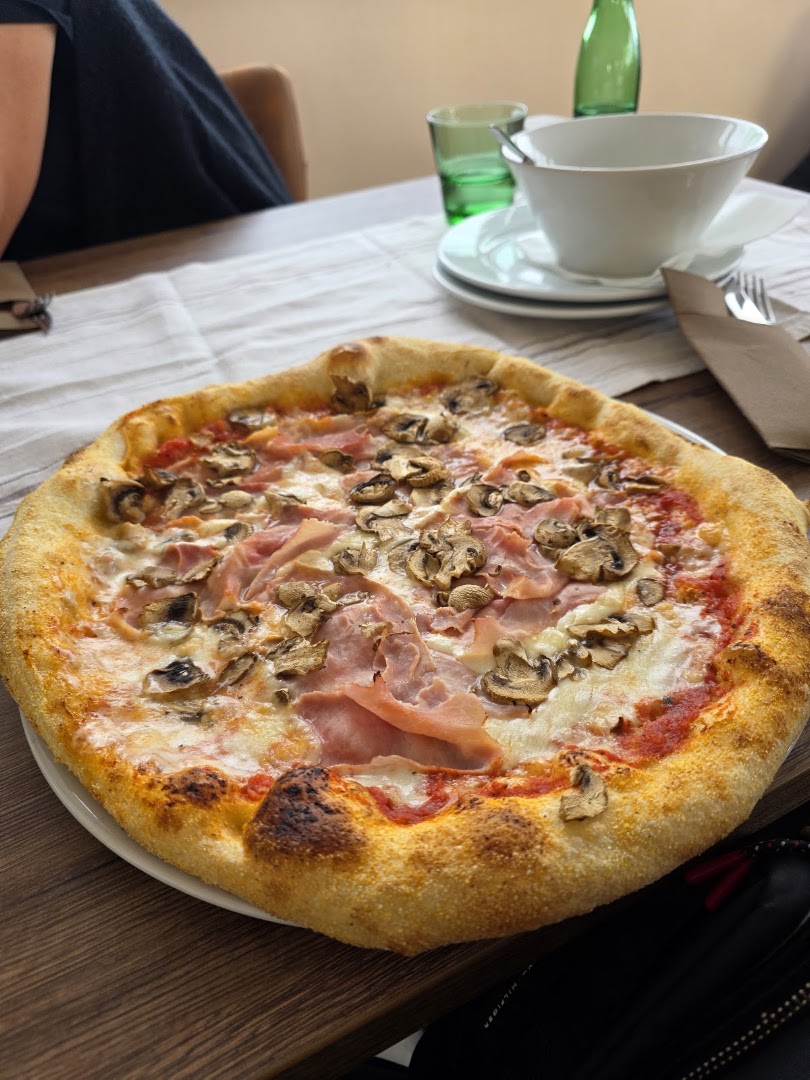Castra: appetizing photo of restaurant food