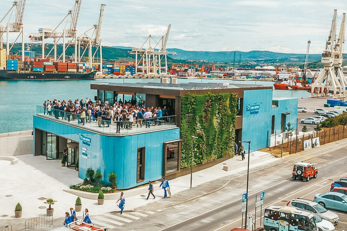 Port View Café: excellent shot of venue atmosphere