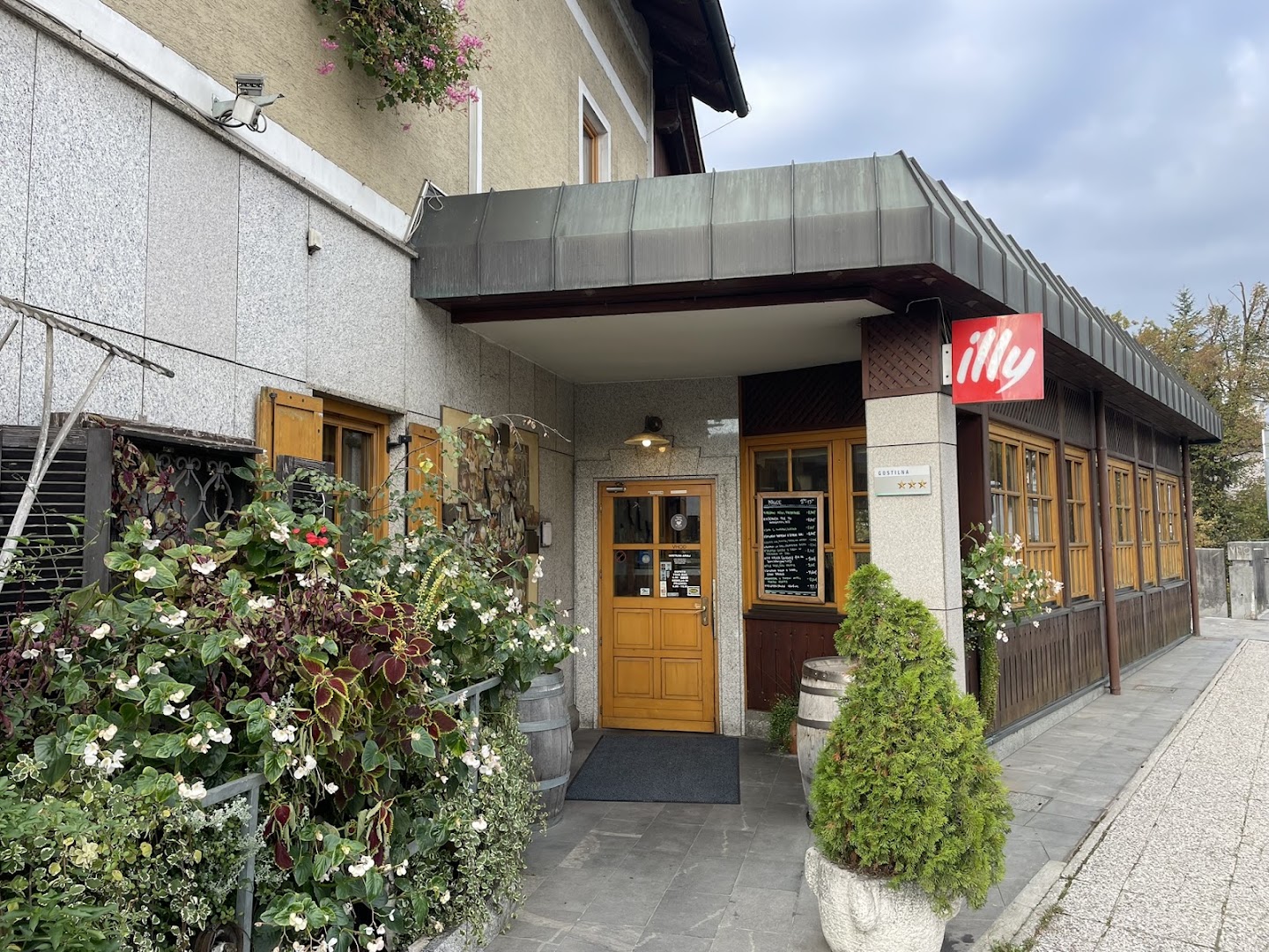 Gostilna Arvaj: clear exterior shot of restaurant