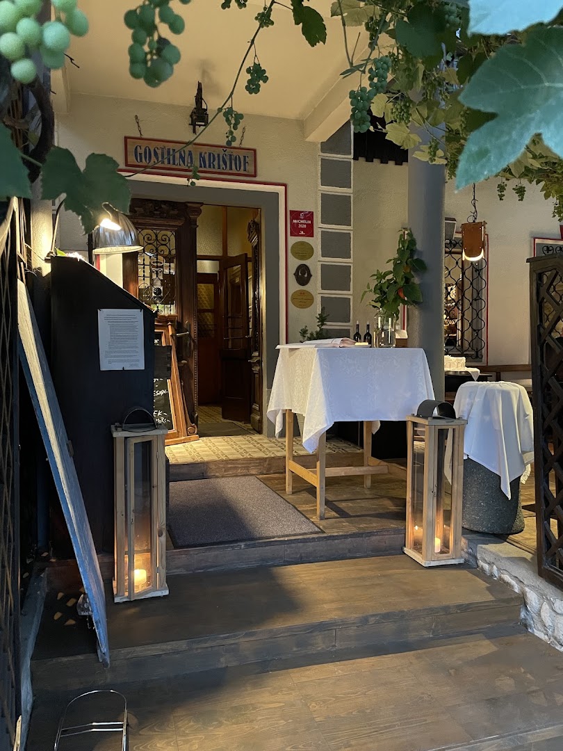 Gostilna Krištof: inviting and professional restaurant entrance