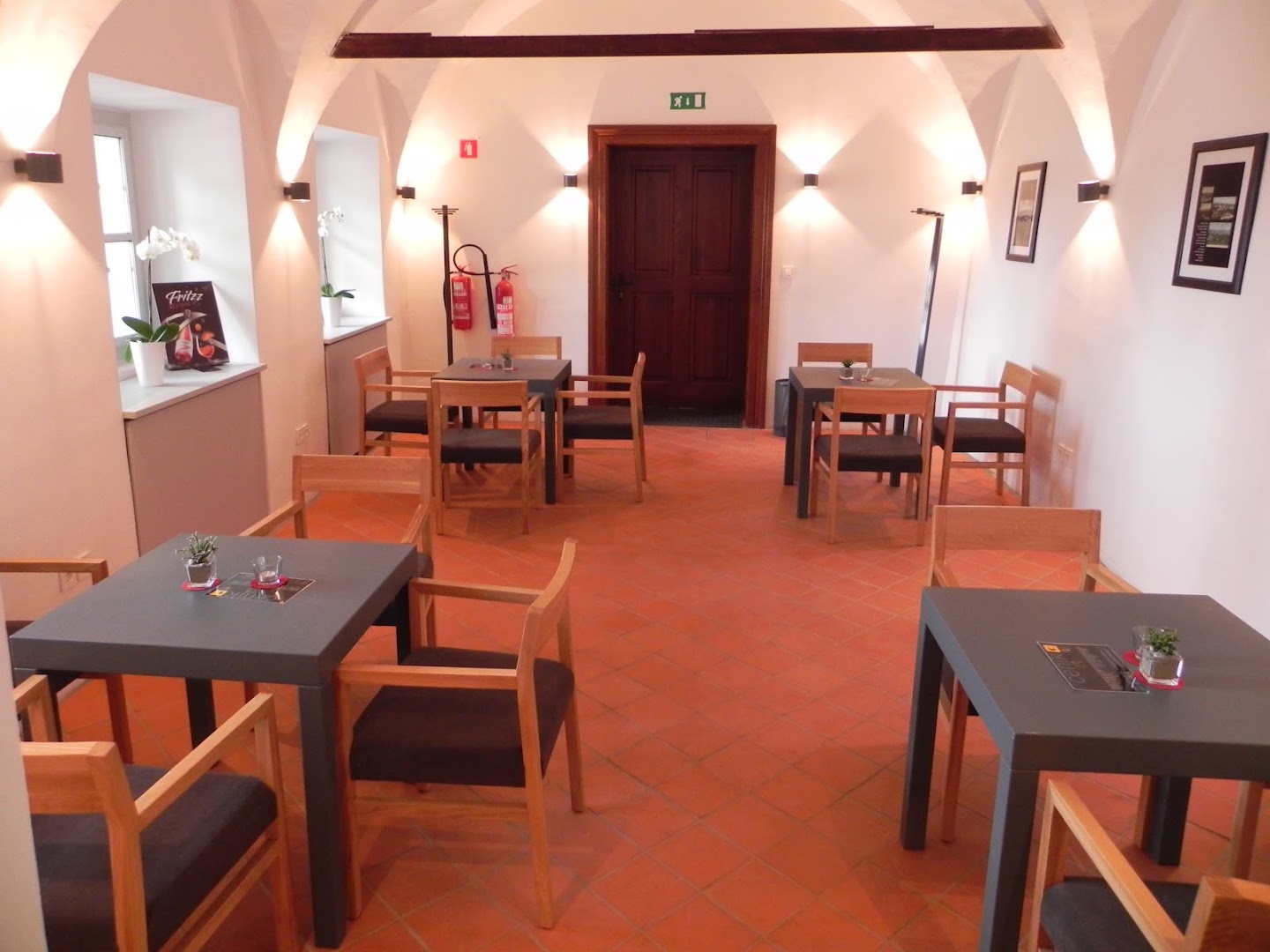 Kavarna Khislstein: clear photo of venue interior