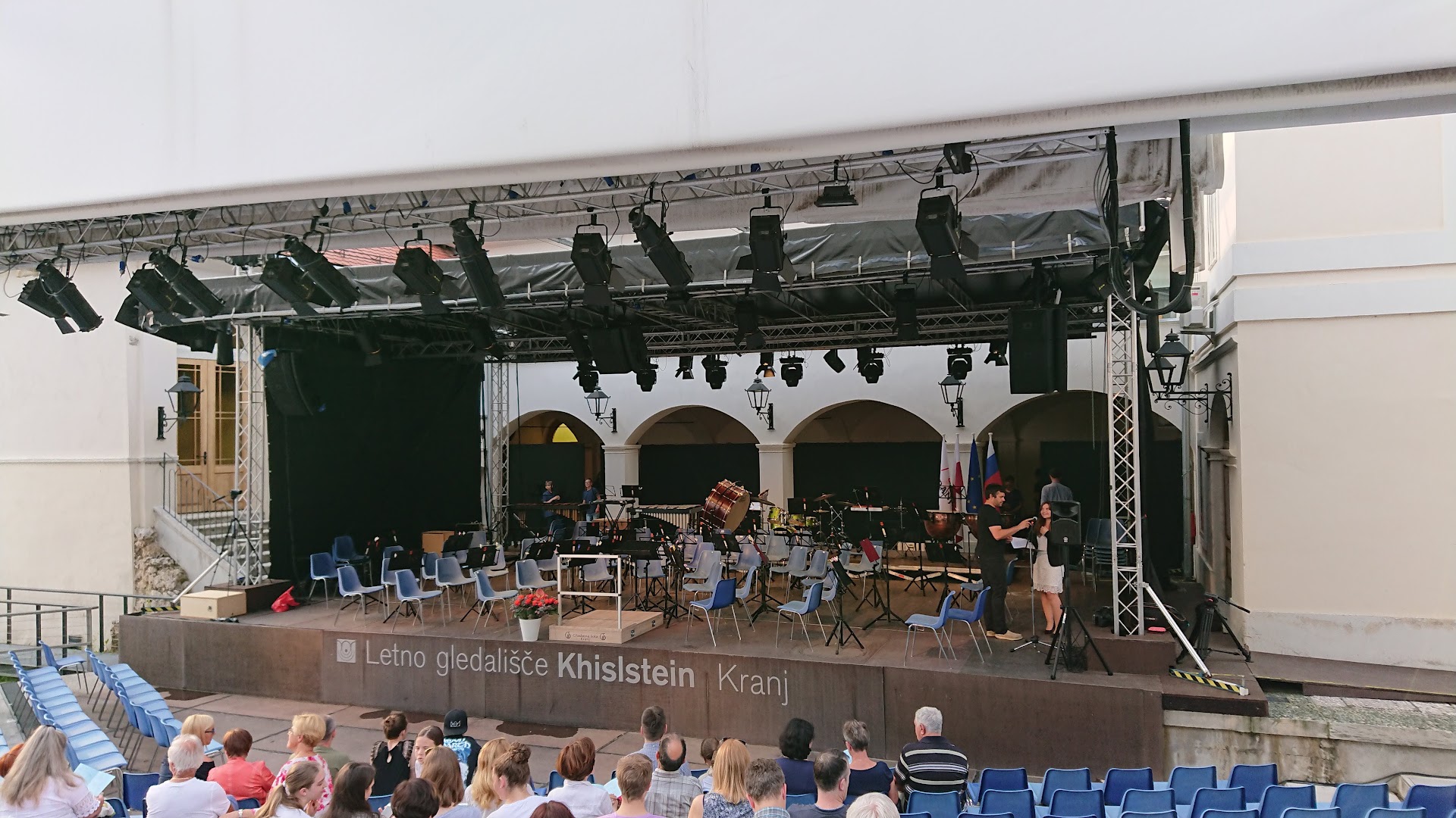 Kavarna Khislstein: venue atmosphere and event