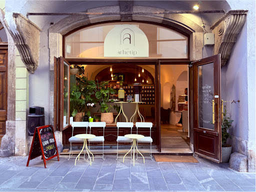 Arhetip Café: inviting and clear storefront photo