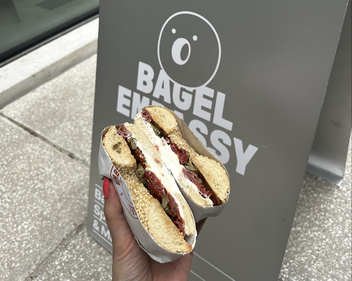 Bagel Embassy: appetizing food with clear branding