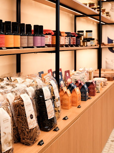 Domačija 1850: clear, professional product display photo