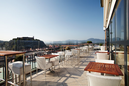 Nebotičnik: beautiful terrace with scenic view