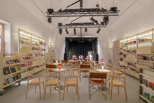 Pri kamniti mizi: professional interior shot of venue