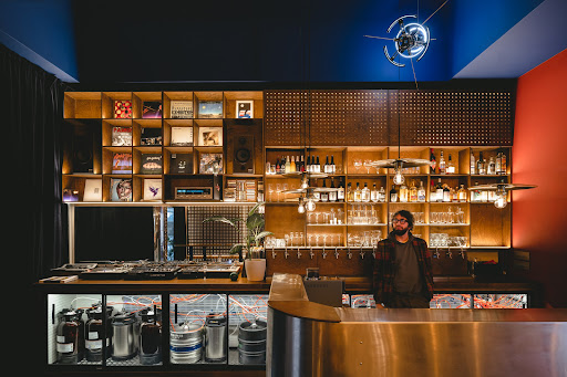 Voyager Craft Bar: professional shot of bar interior