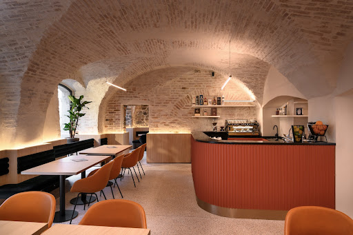 Zlata Ladjica: professional interior shot of venue