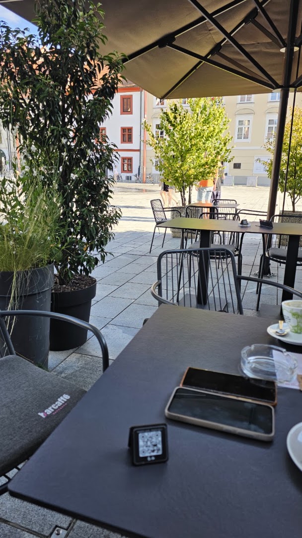 Fudo: inviting outdoor terrace atmosphere