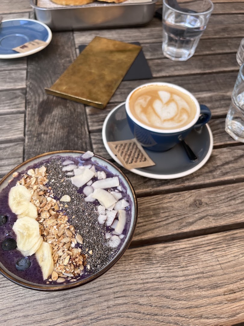 Isabella: appetizing food and drink photo