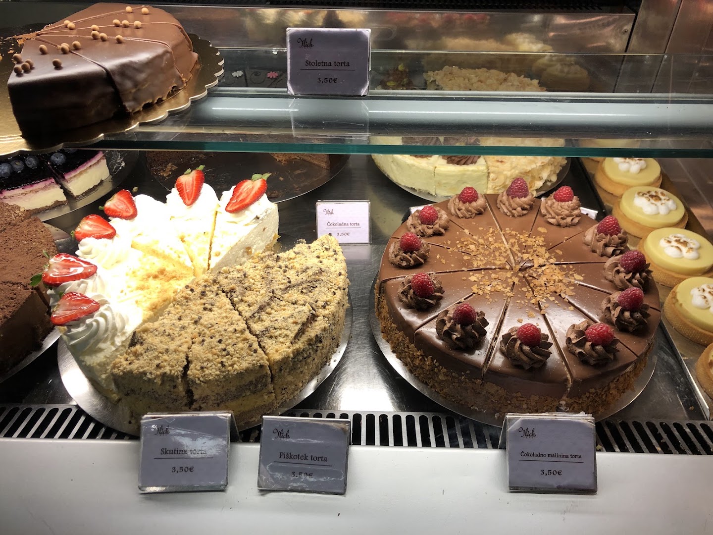 Malca Mimogrede: appetizing display of restaurant desserts