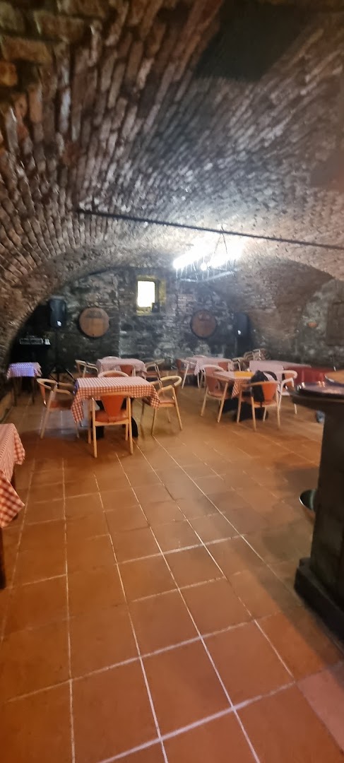 Gostilna Pri Treh Ribnikih: restaurant interior and atmosphere