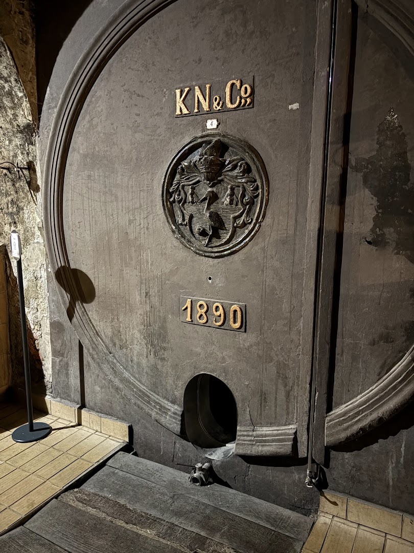 Vinag 1847: atmospheric photo of wine barrel