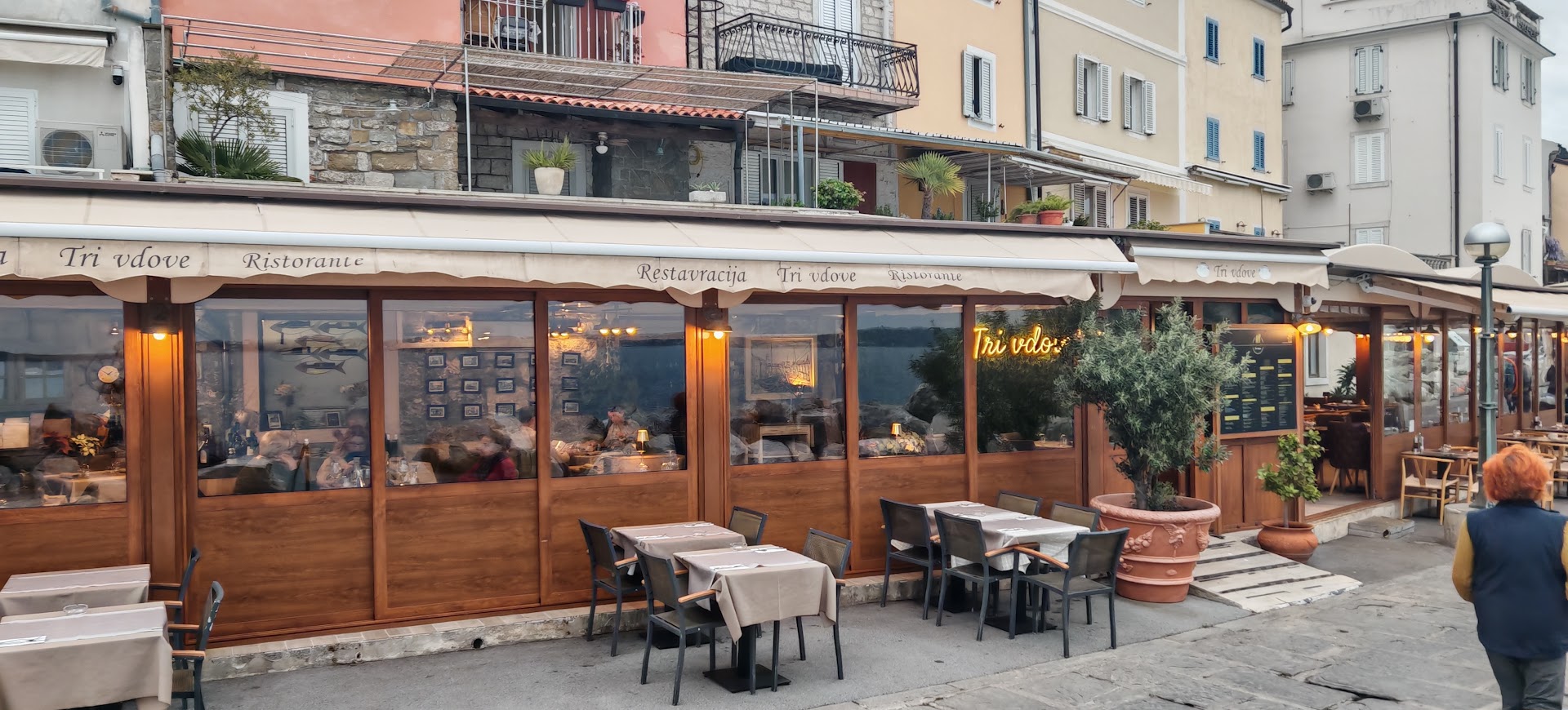 Restavracija Tri Vdove: clear view of restaurant exterior