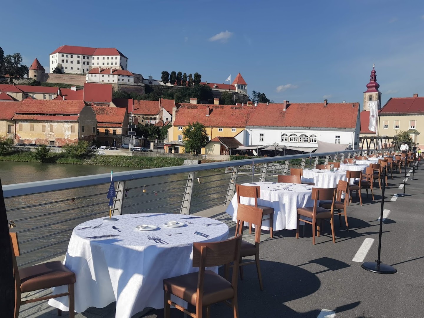 Gostilna Ribič: beautiful outdoor dining setting