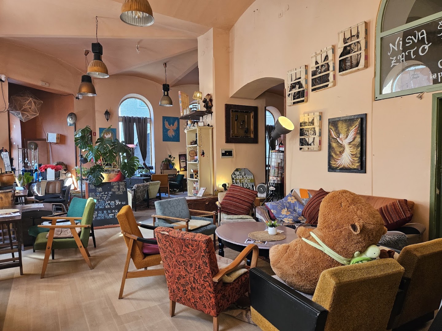 Kavarna Bodi: inviting and clear interior shot