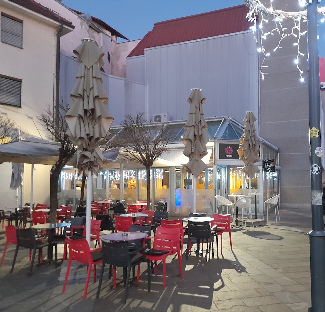 Kavarna Malina: clear view of venue terrace