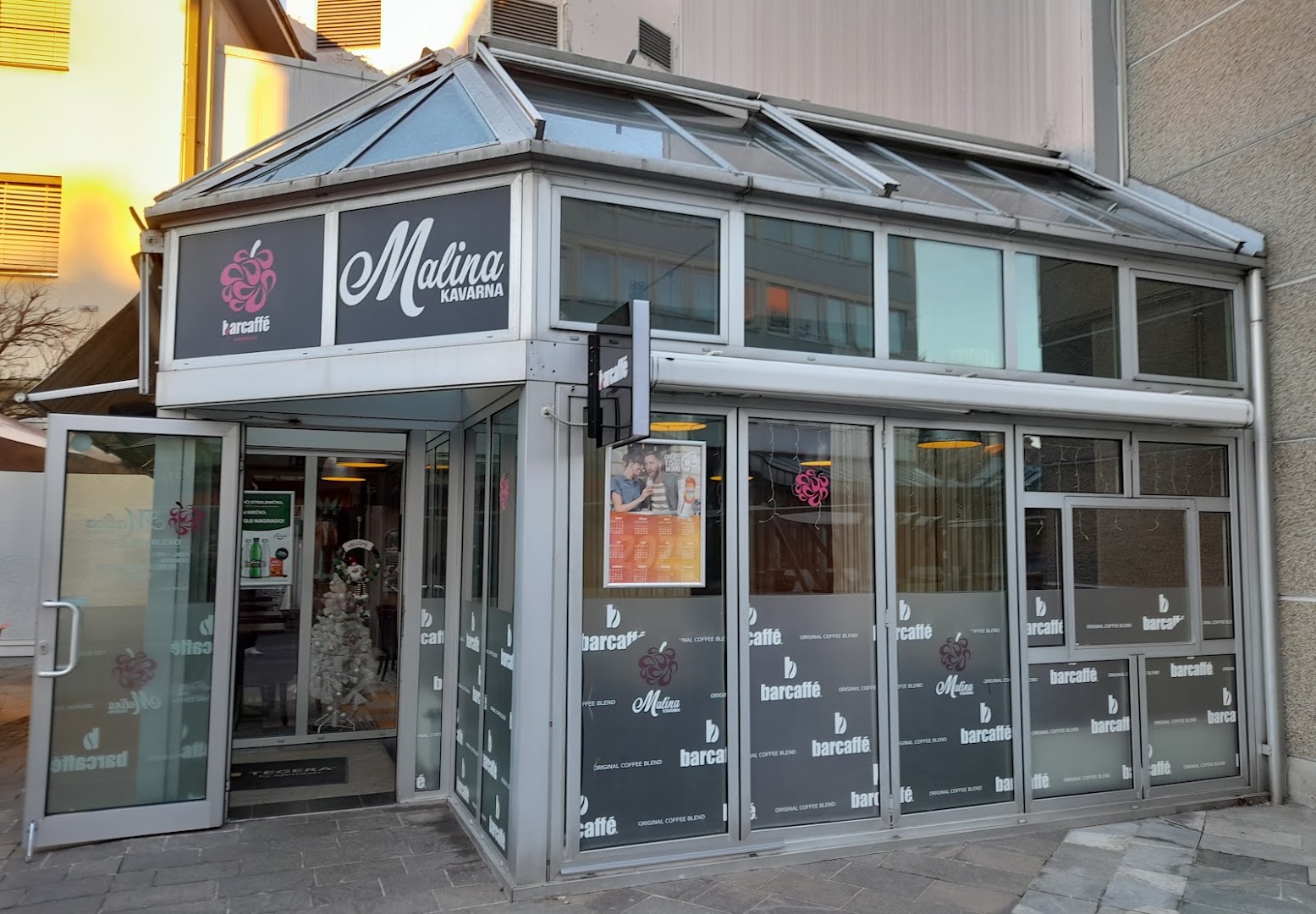 Kavarna Malina: clear exterior view of venue