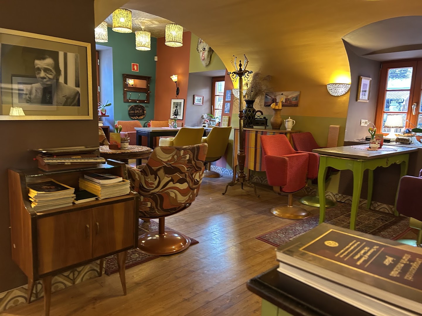 MuziKafe: inviting and clear interior shot