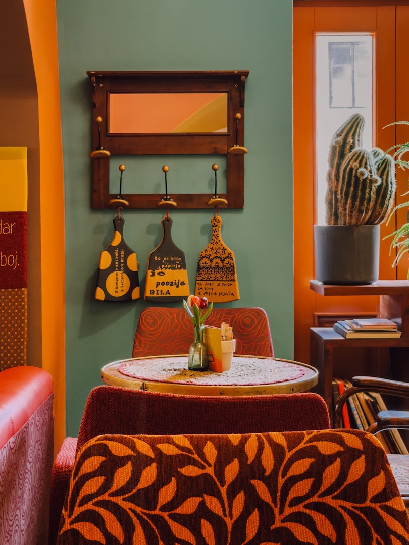 MuziKafe: attractive, high-quality interior shot