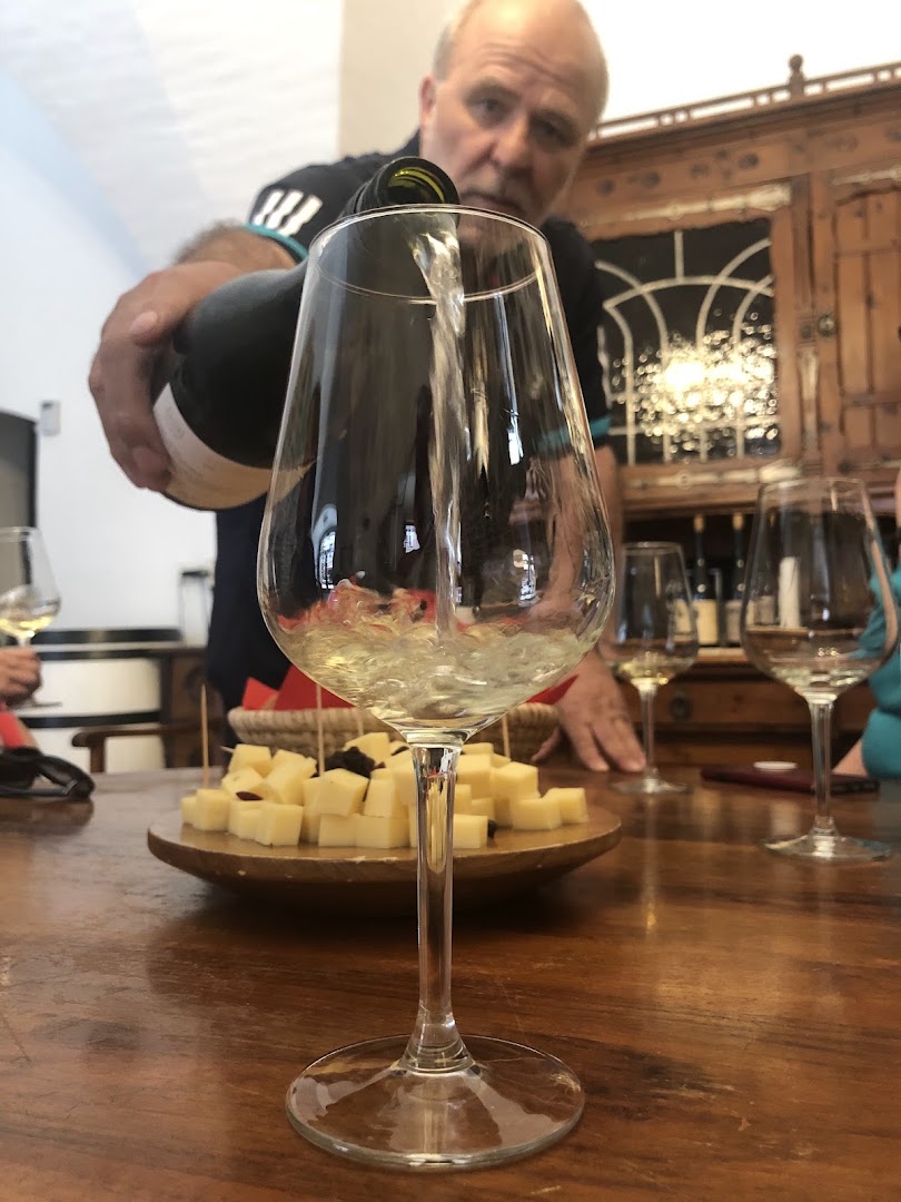 Vinoteka Kobal: appealing wine service and atmosphere