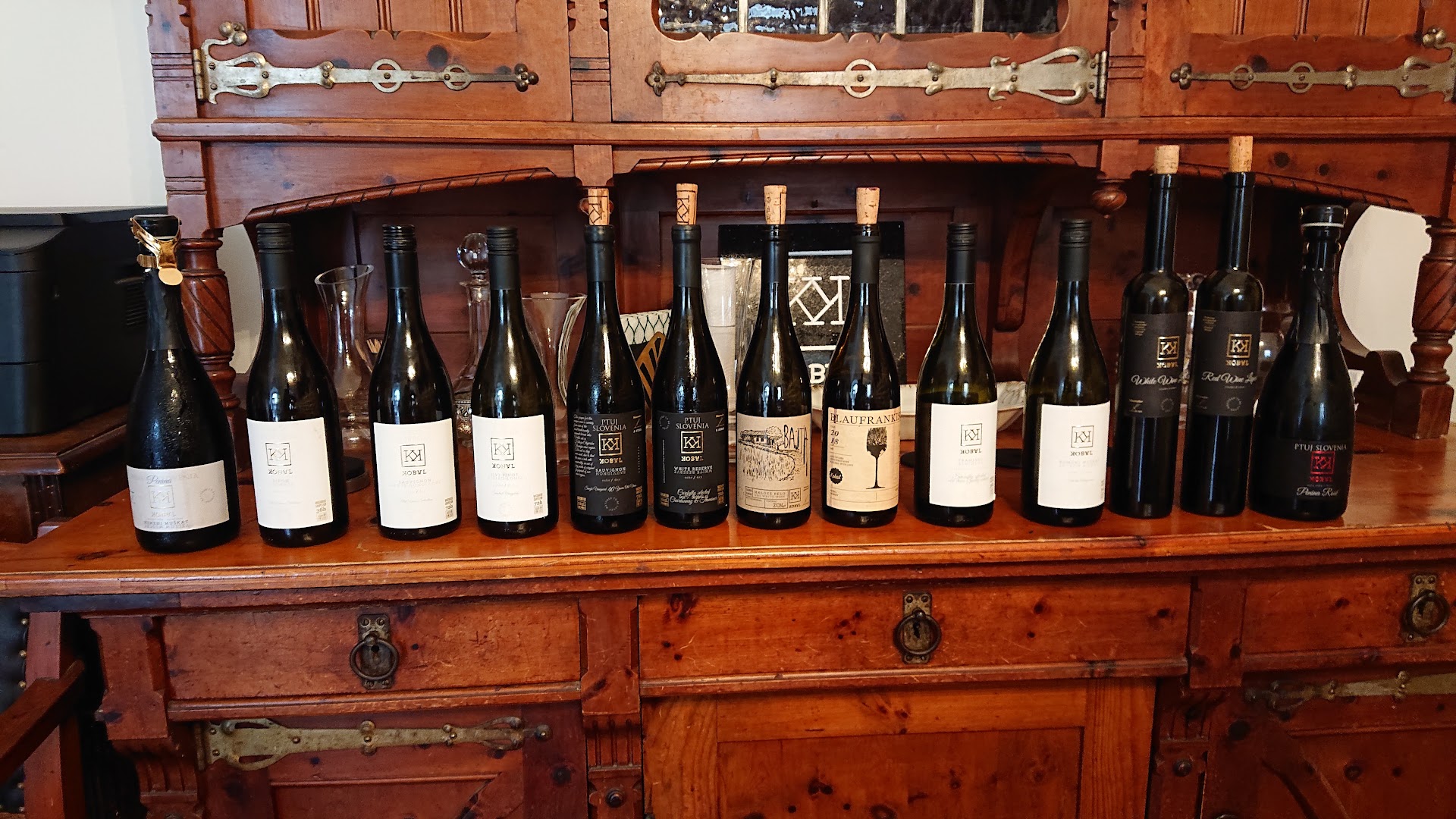 Vinoteka Kobal: clear display of wine selection