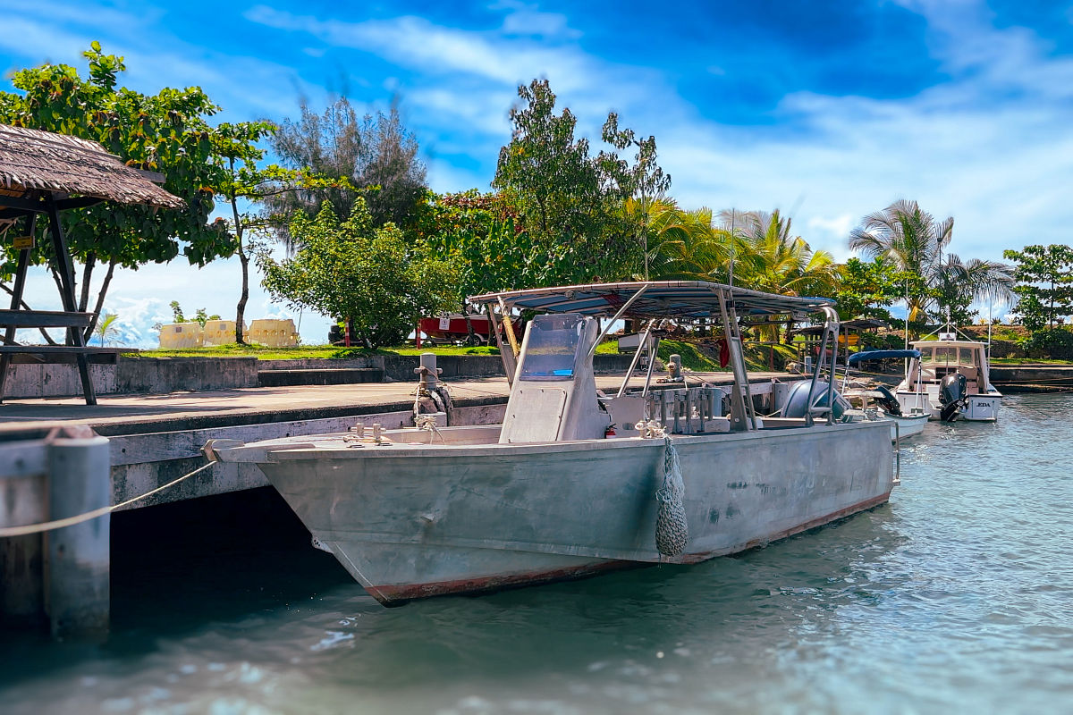 Emperor Divers Honiara: dive boat and location