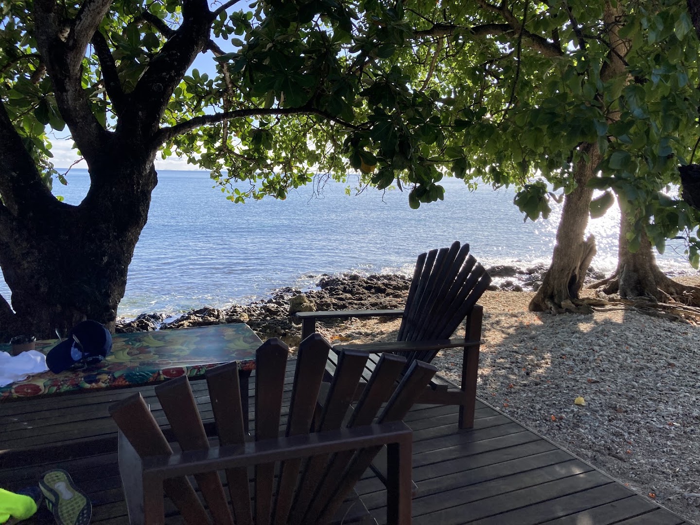 Mambo Juice!: inviting outdoor seating area