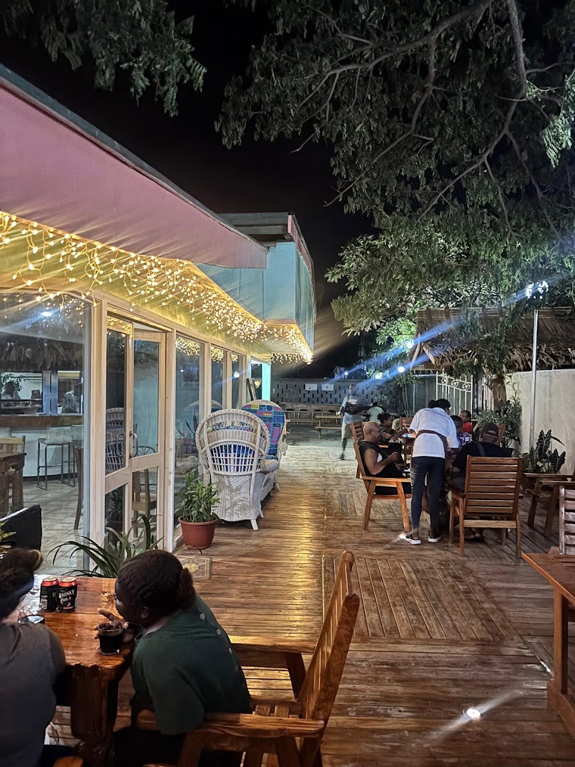 Troppo Bar & Kitchen: inviting atmosphere and clear view